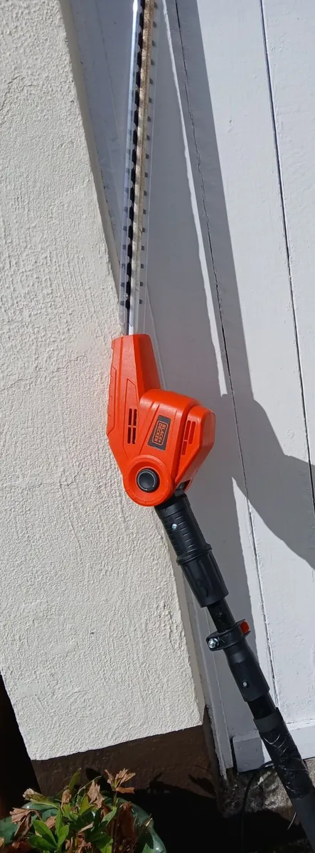 Extension hedge trimmer