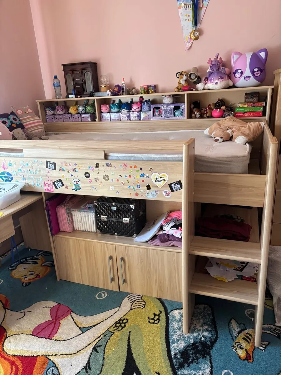 Child room furniture - Image 1