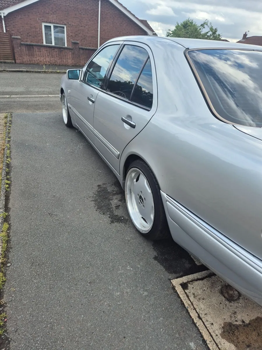 MERCEDES E55 AMG W210 - Image 2