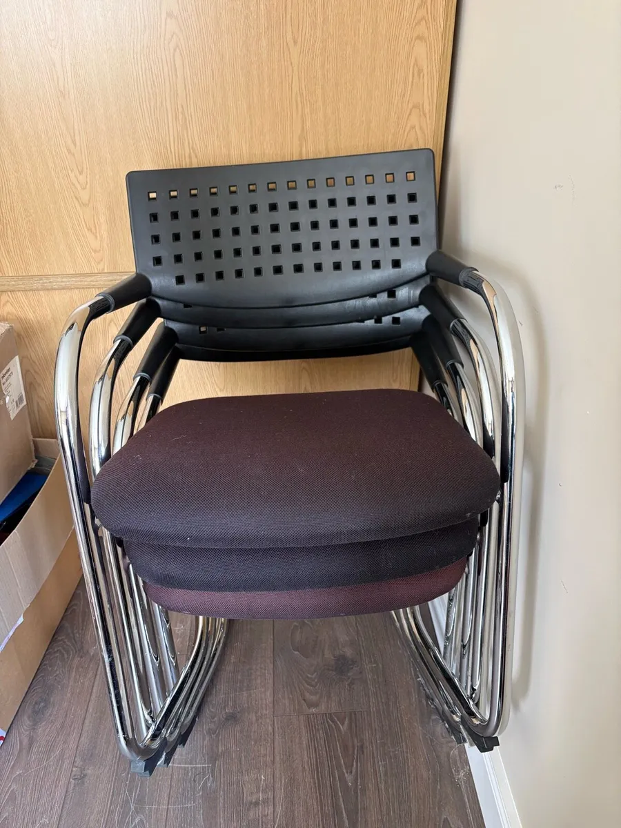 Office chairs x 4 - wooden pedestal - Image 1
