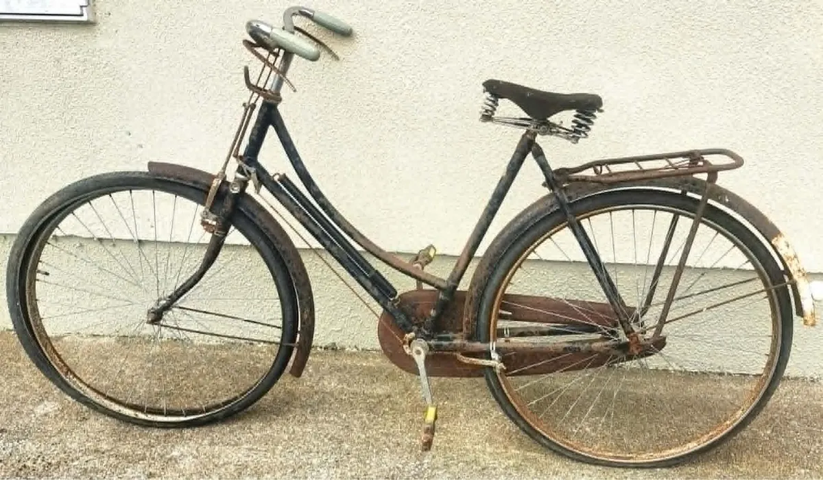 Vintage Raleigh Bicycle - Image 1