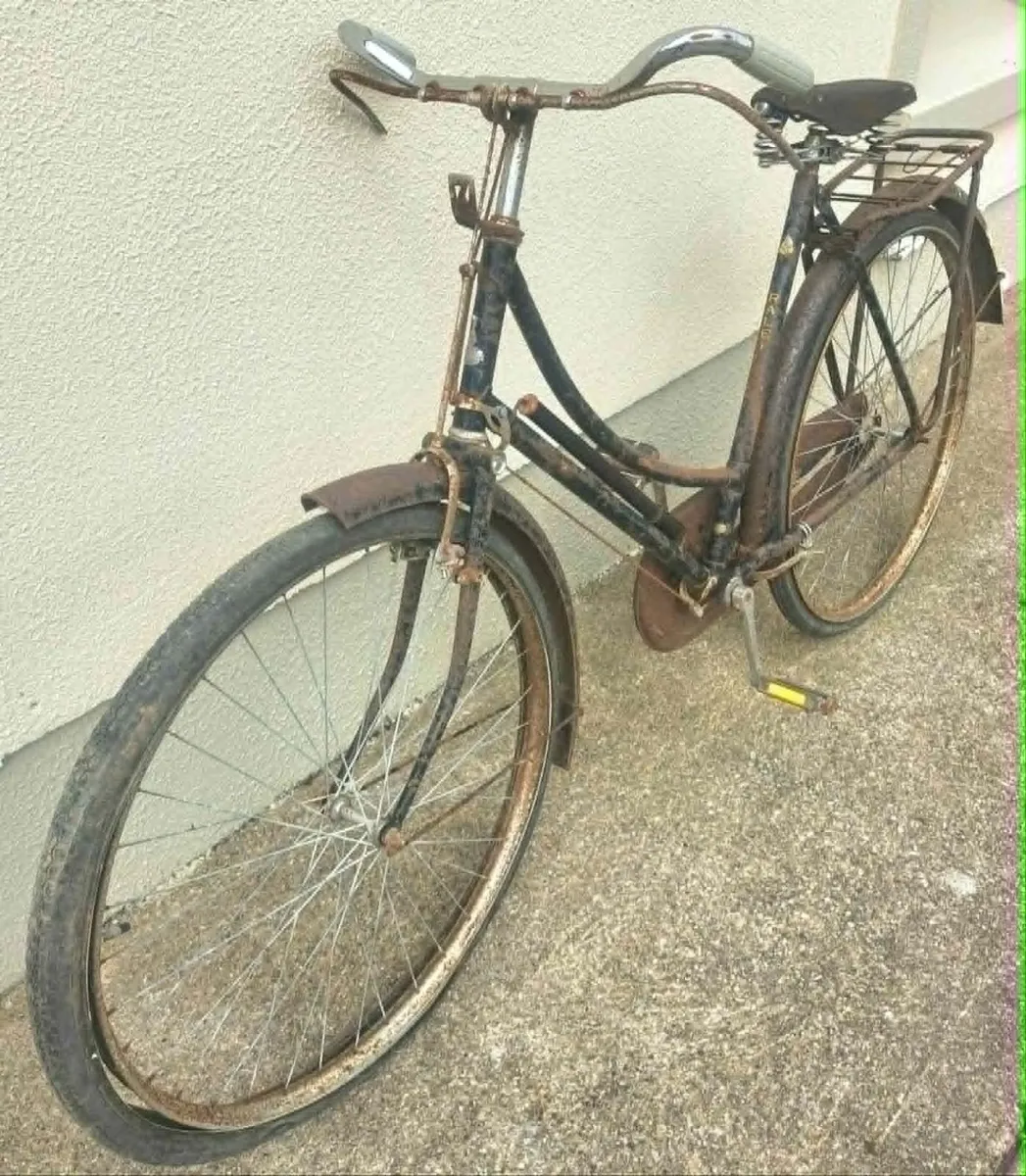 Vintage Raleigh Bicycle - Image 3