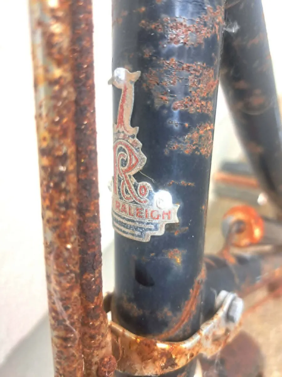 Vintage Raleigh Bicycle - Image 4
