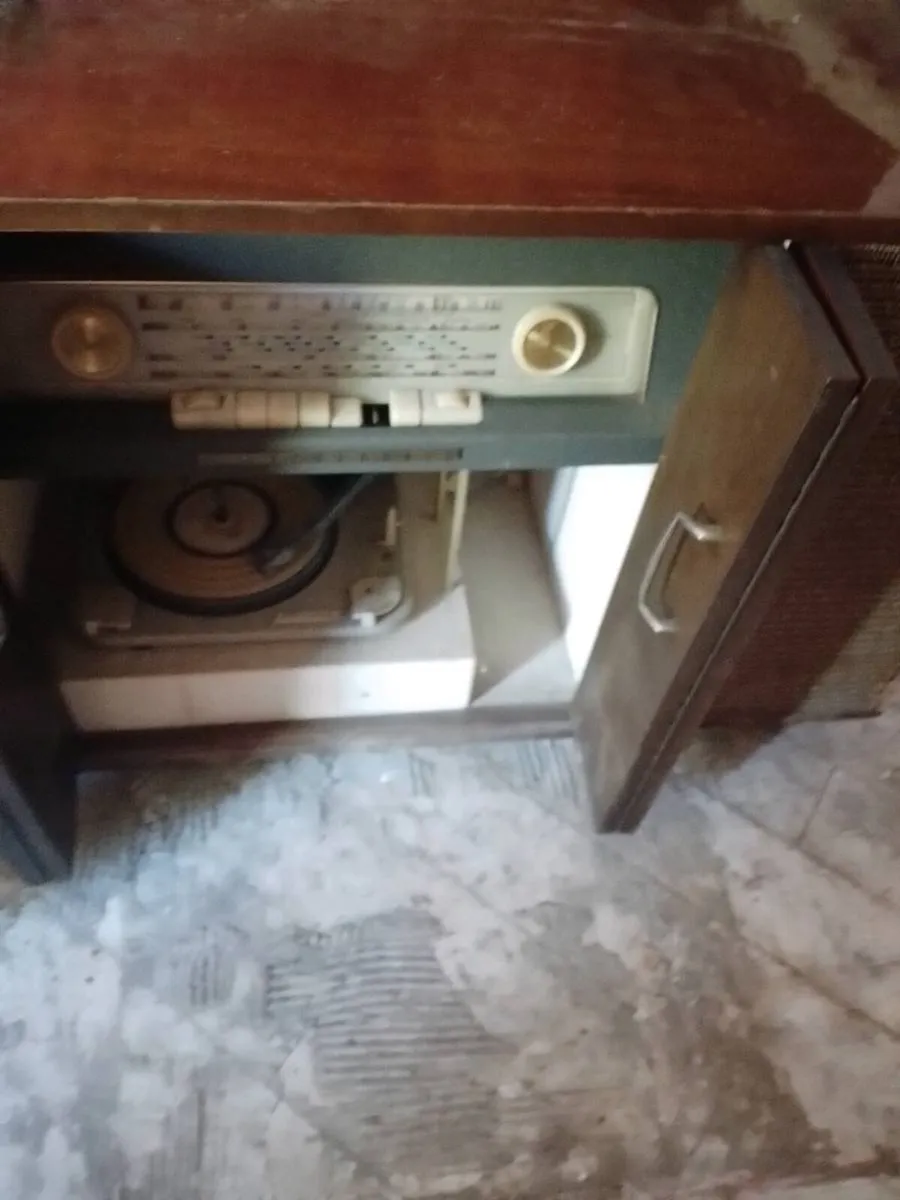 15 vintage radios - Image 2