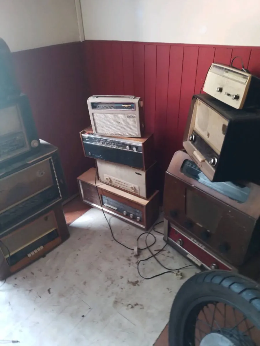 15 vintage radios - Image 1