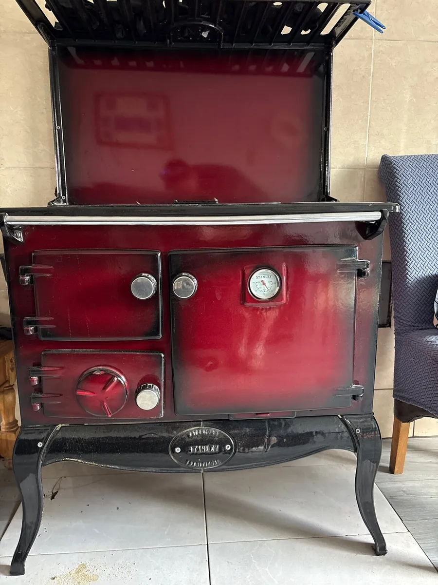 Solid fuel range - Image 1