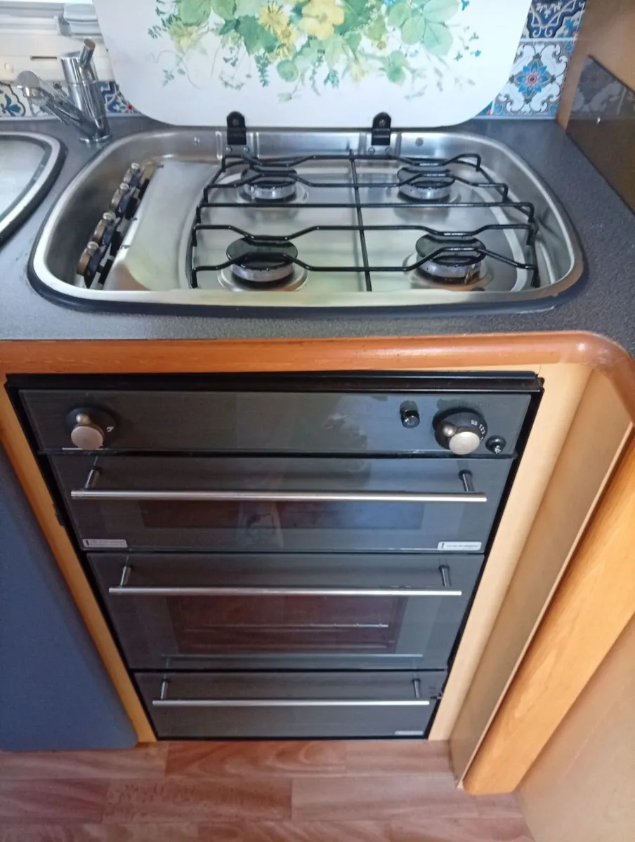 Caravan - Image 2
