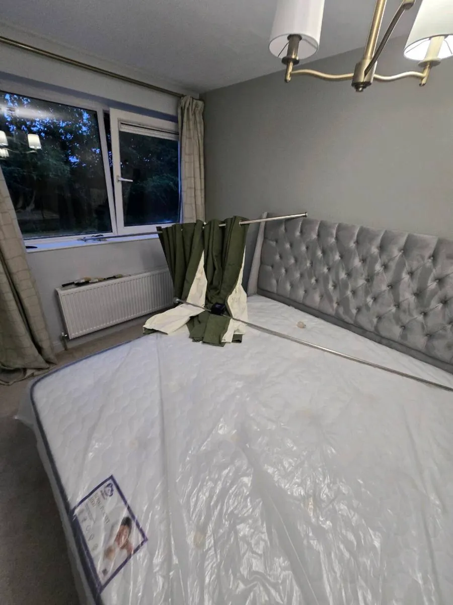 Curtain pole and Curtain - Image 1