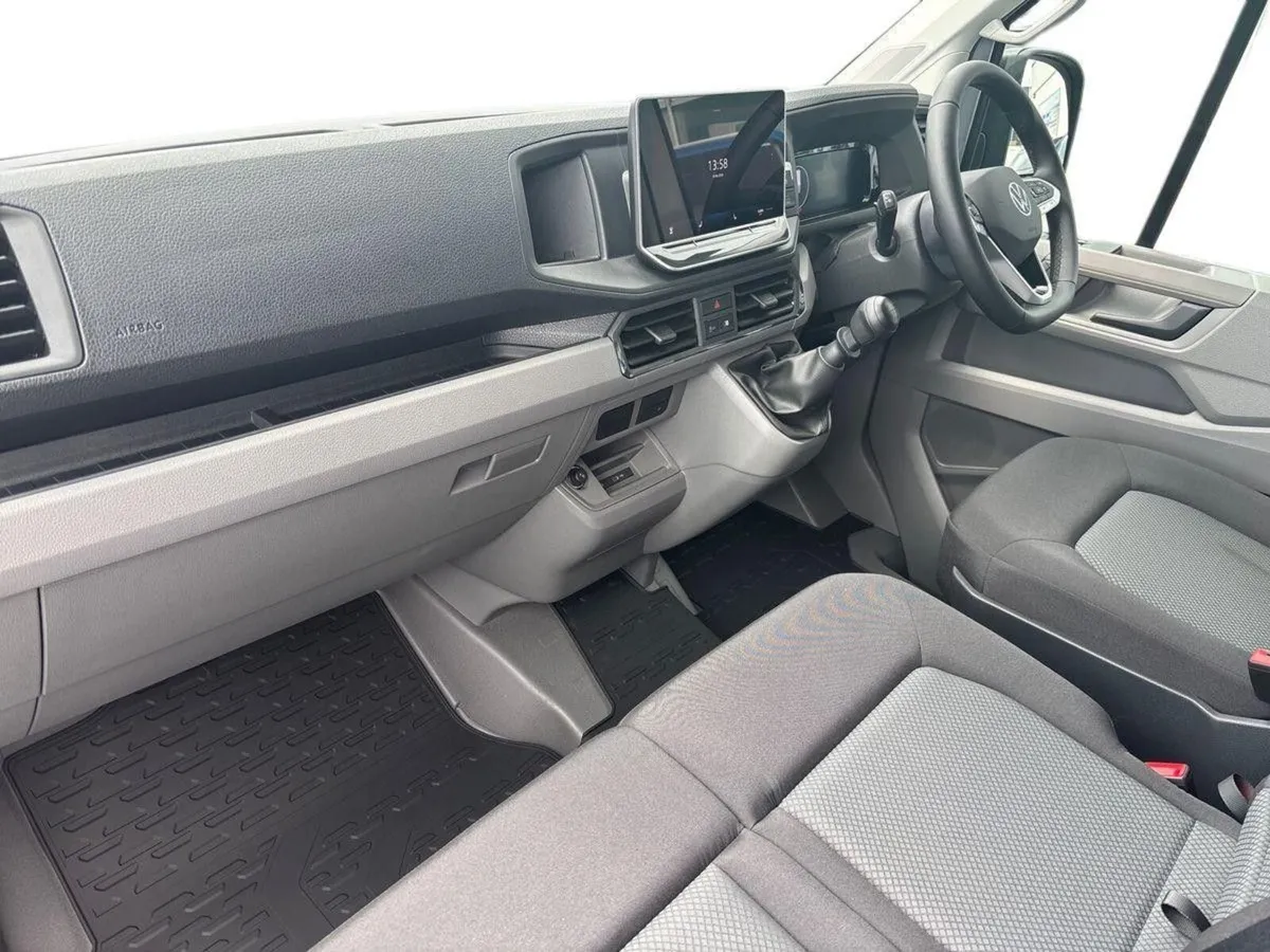 Volkswagen Crafter Highline MWB 140HP 6spd manual - Image 2