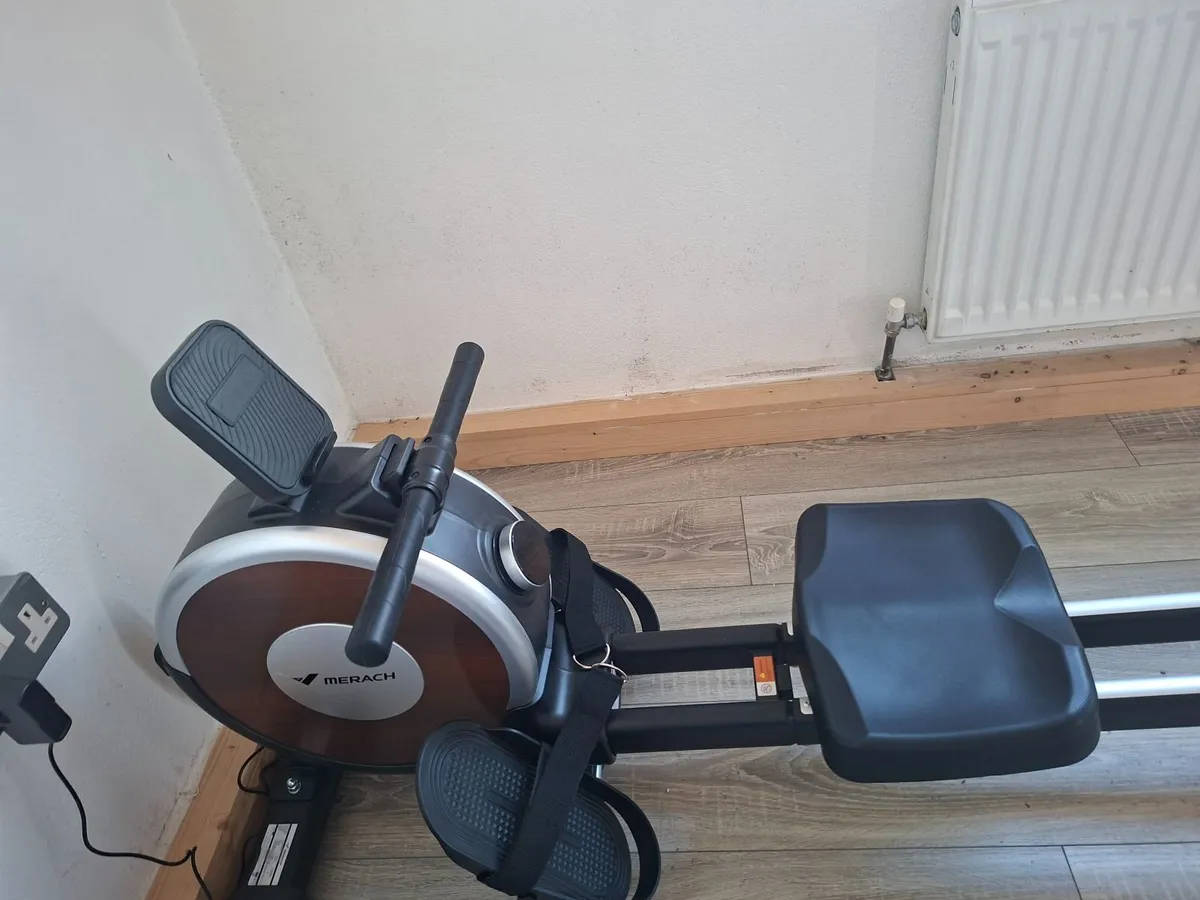 Rowing machine - Image 1
