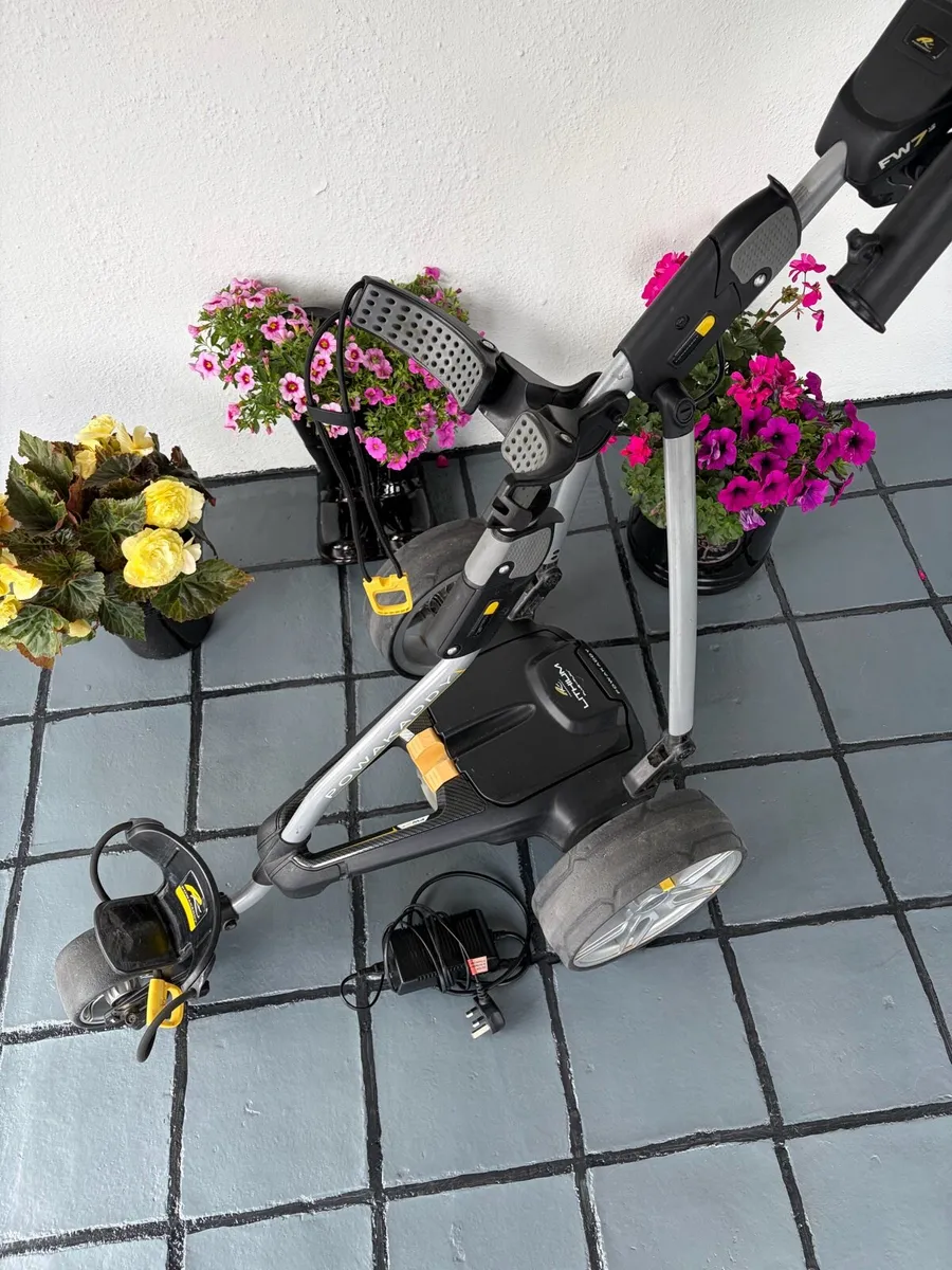 PowaKaddy FW7s Lithium Electric Golf Trolley - Image 3