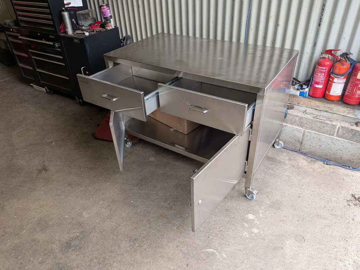Stainless steel work bench - Image 1