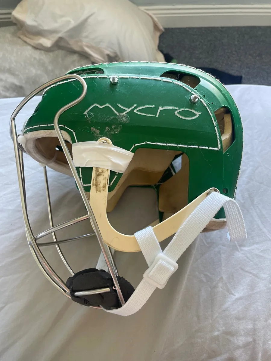 Hurling helmet - Image 3
