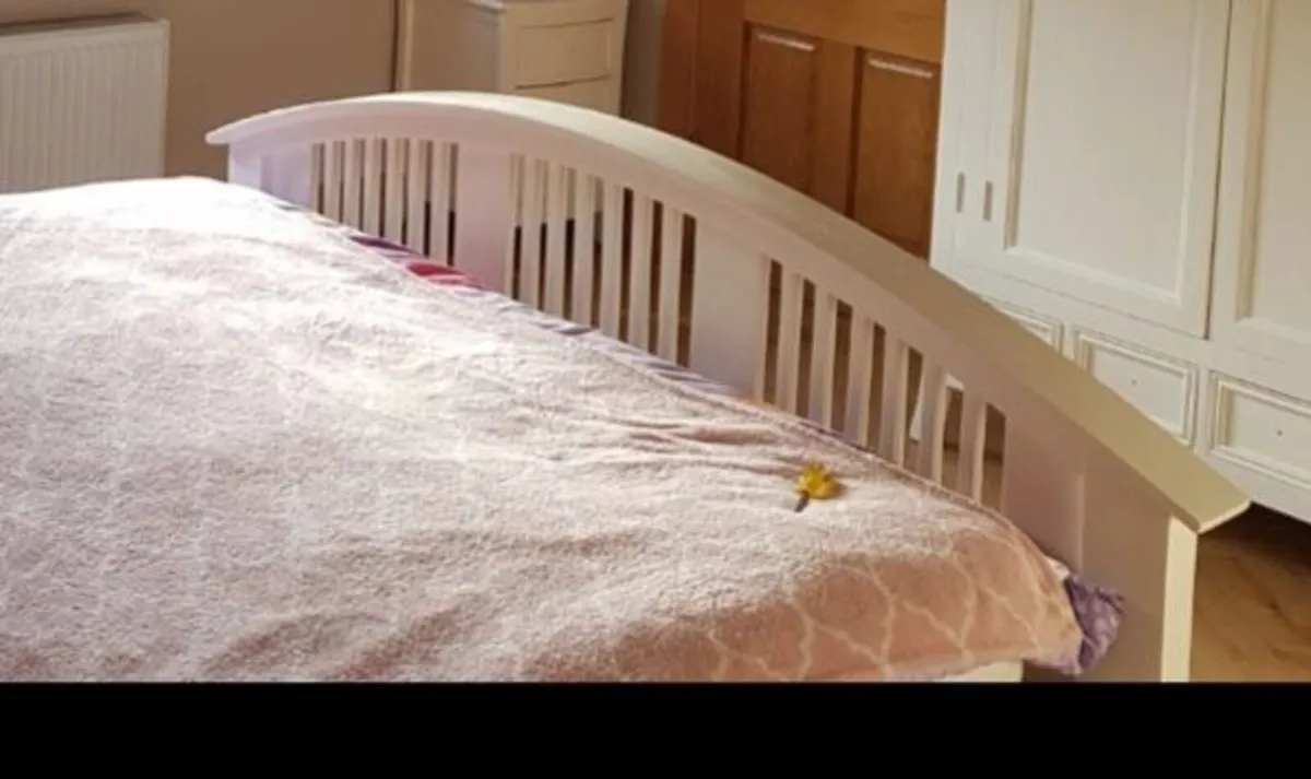 Bedroom furniture - Image 2