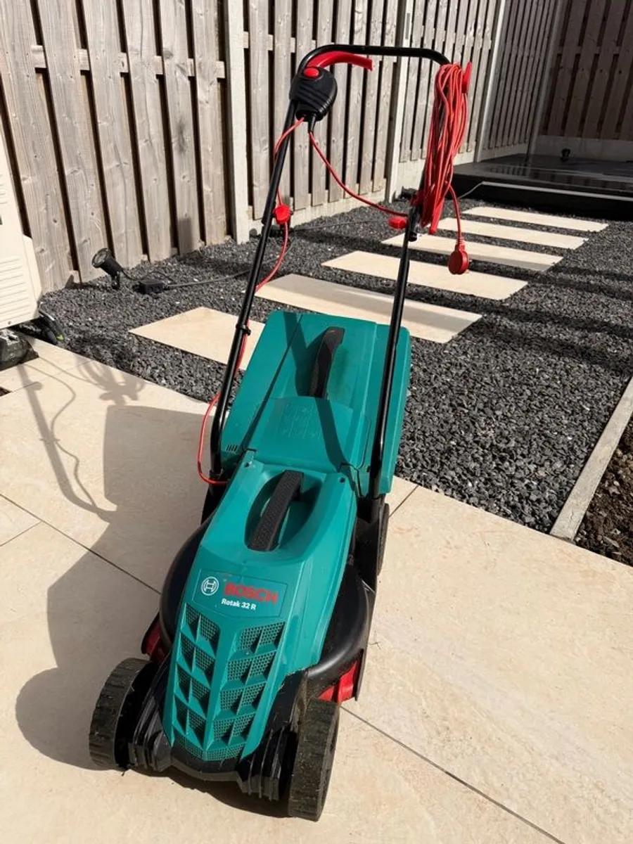 Bosch Rotak 32R Electric Lawnmower - 3 years old - Image 3