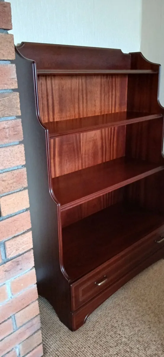 Mahogany book case - Image 1