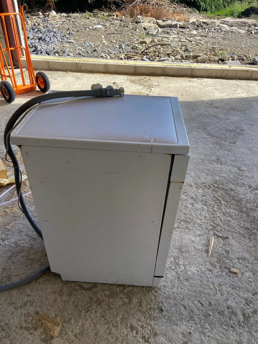 Whirlpool Mini Dishwasher - Image 3