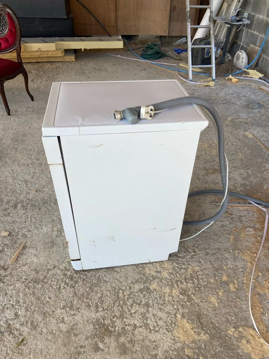 Whirlpool Mini Dishwasher - Image 2