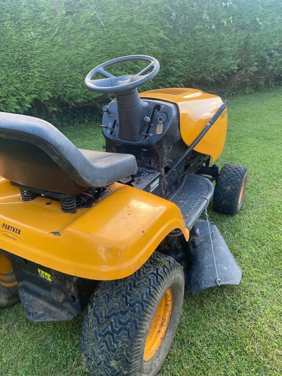 Ride on lawnmower - Image 2