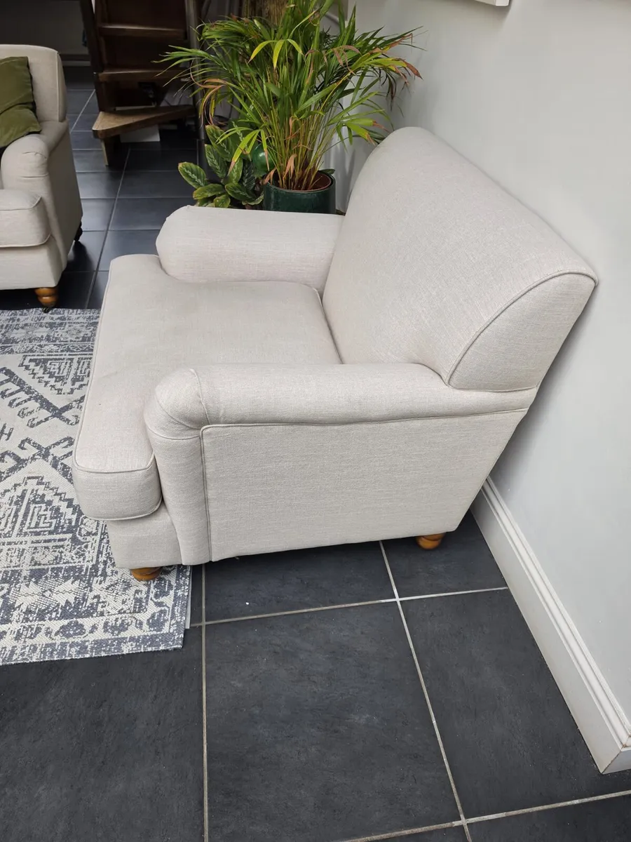 Cream chair - Image 2