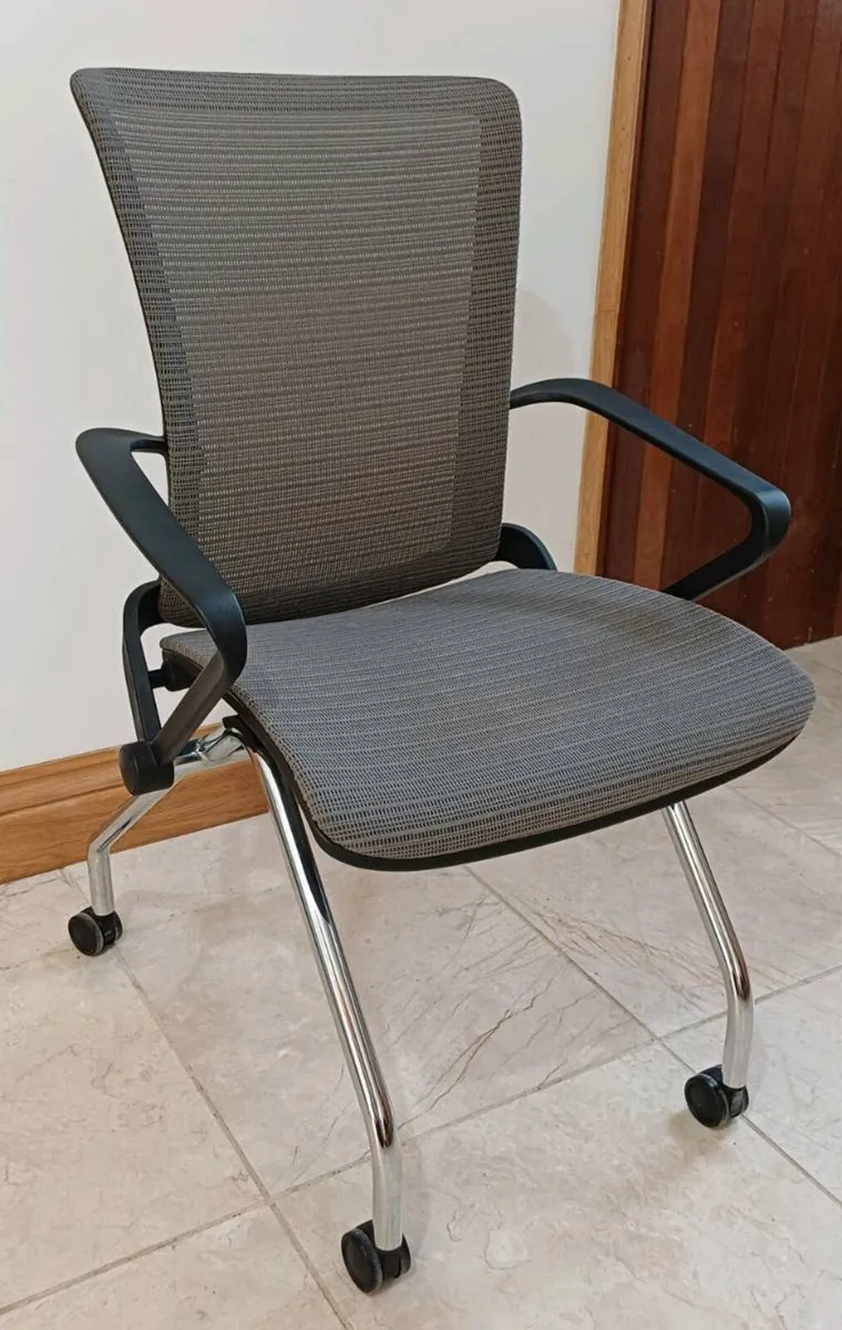 Lii Meeting Room Chair - Cantilever Base - Image 2