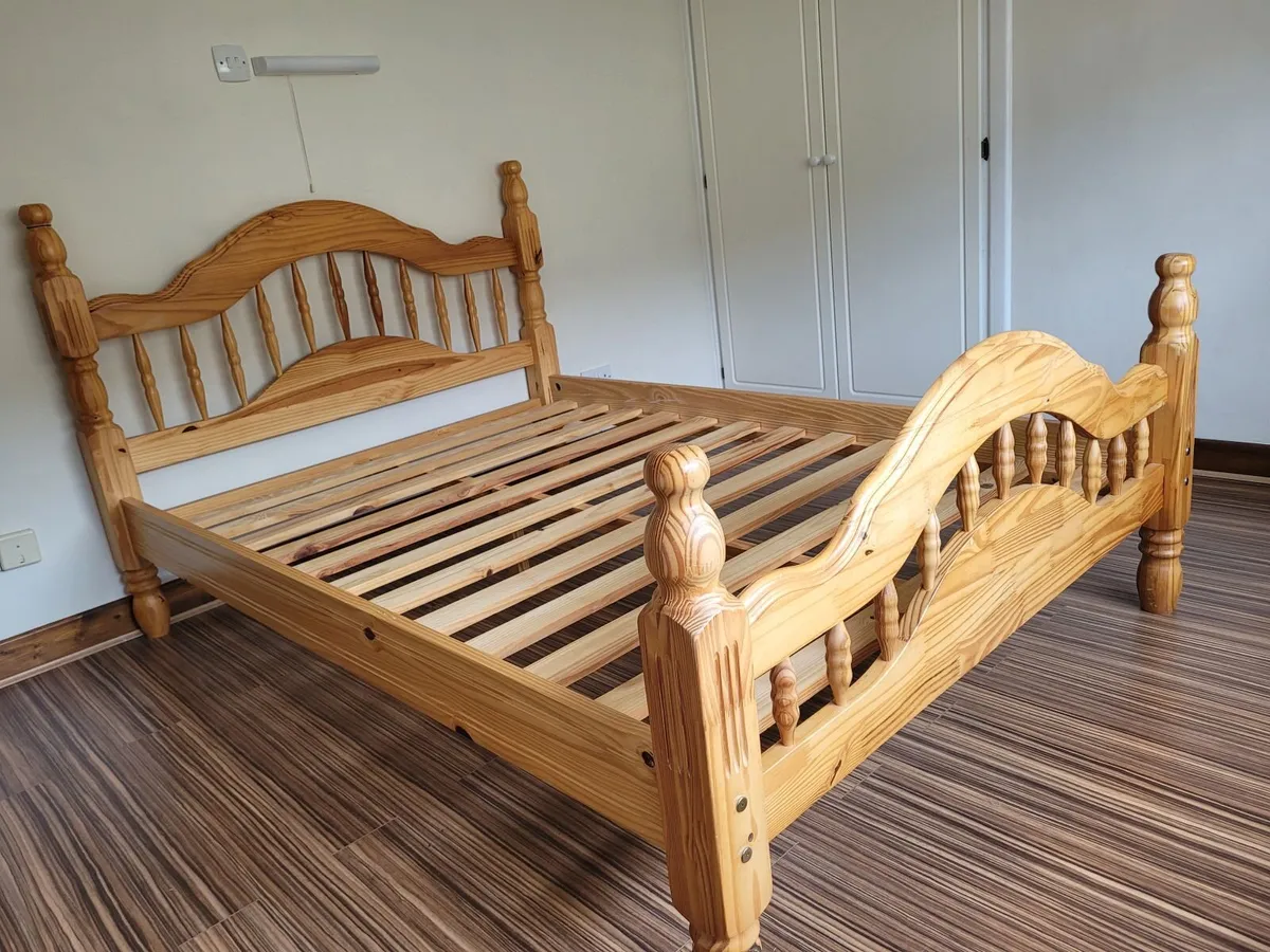 Double wooden bed - Image 2