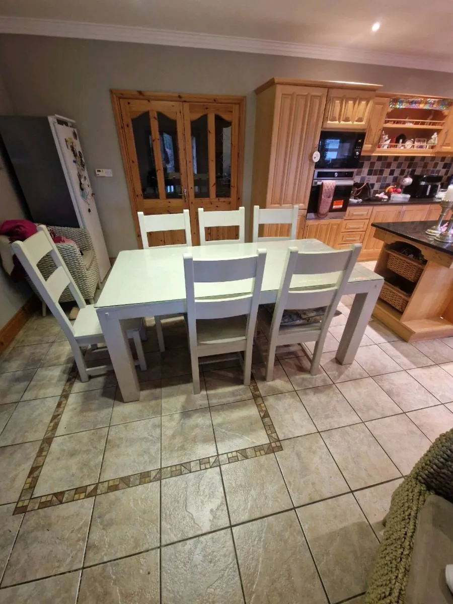 Table and Chairs - Image 2