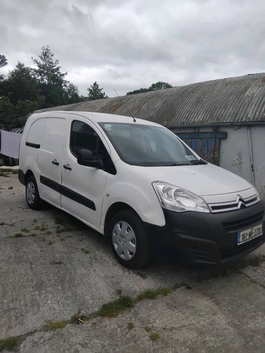 Van - Image 4
