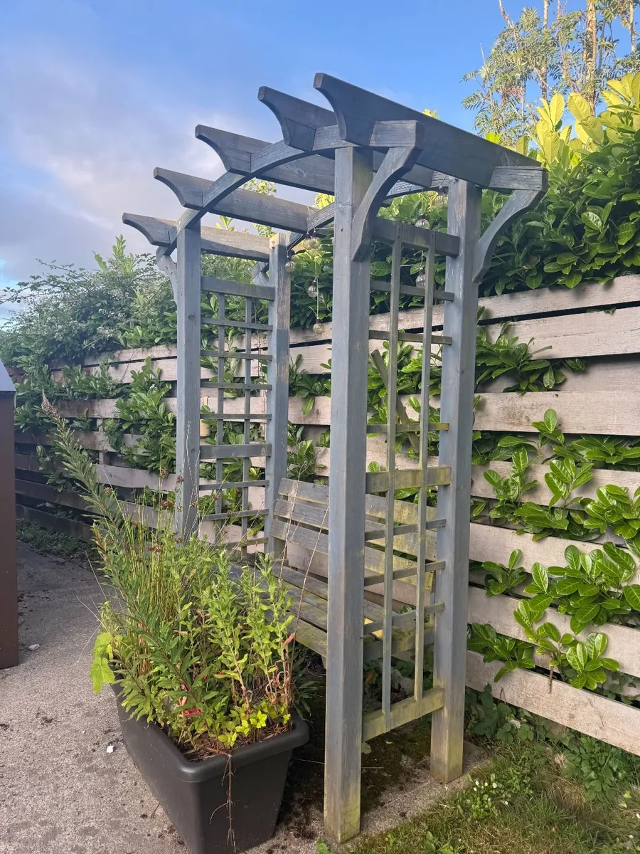 Garden Bench with trellis frame. - Image 2