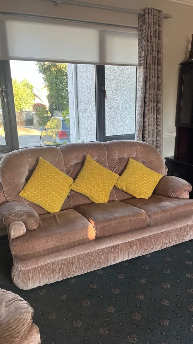 3 piece suite of furniture - Image 1