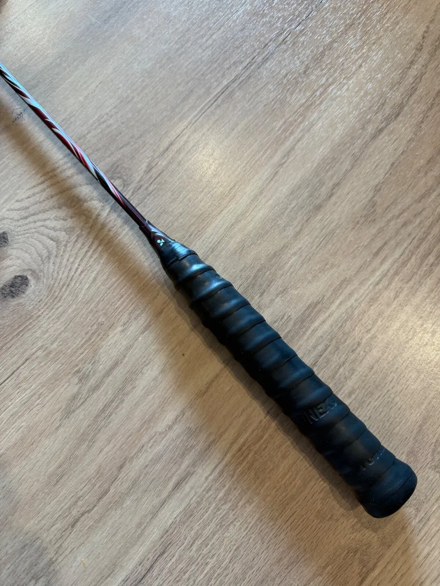 Yonex Astrox 100 ZZ, Kurenai - Image 4