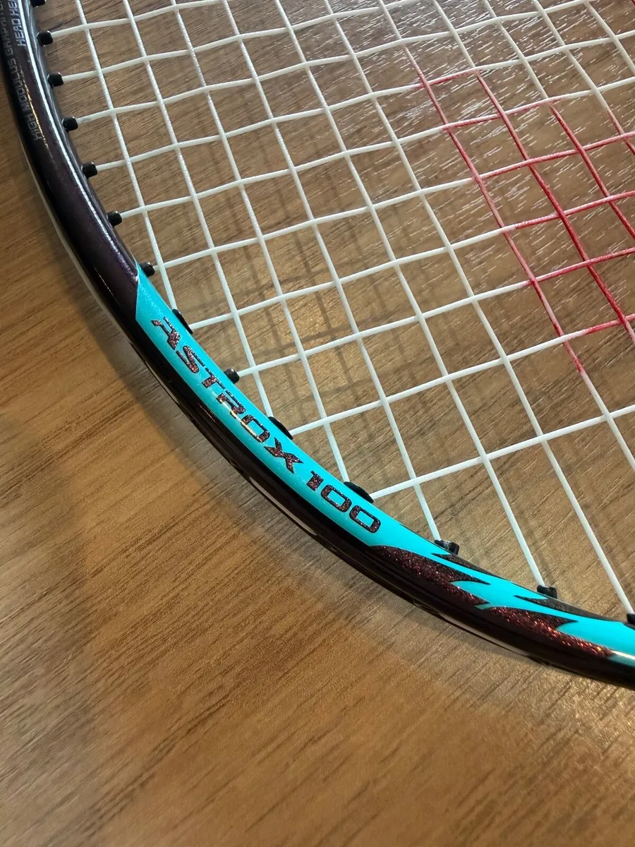 Yonex Astrox 100 ZZ, Kurenai - Image 2