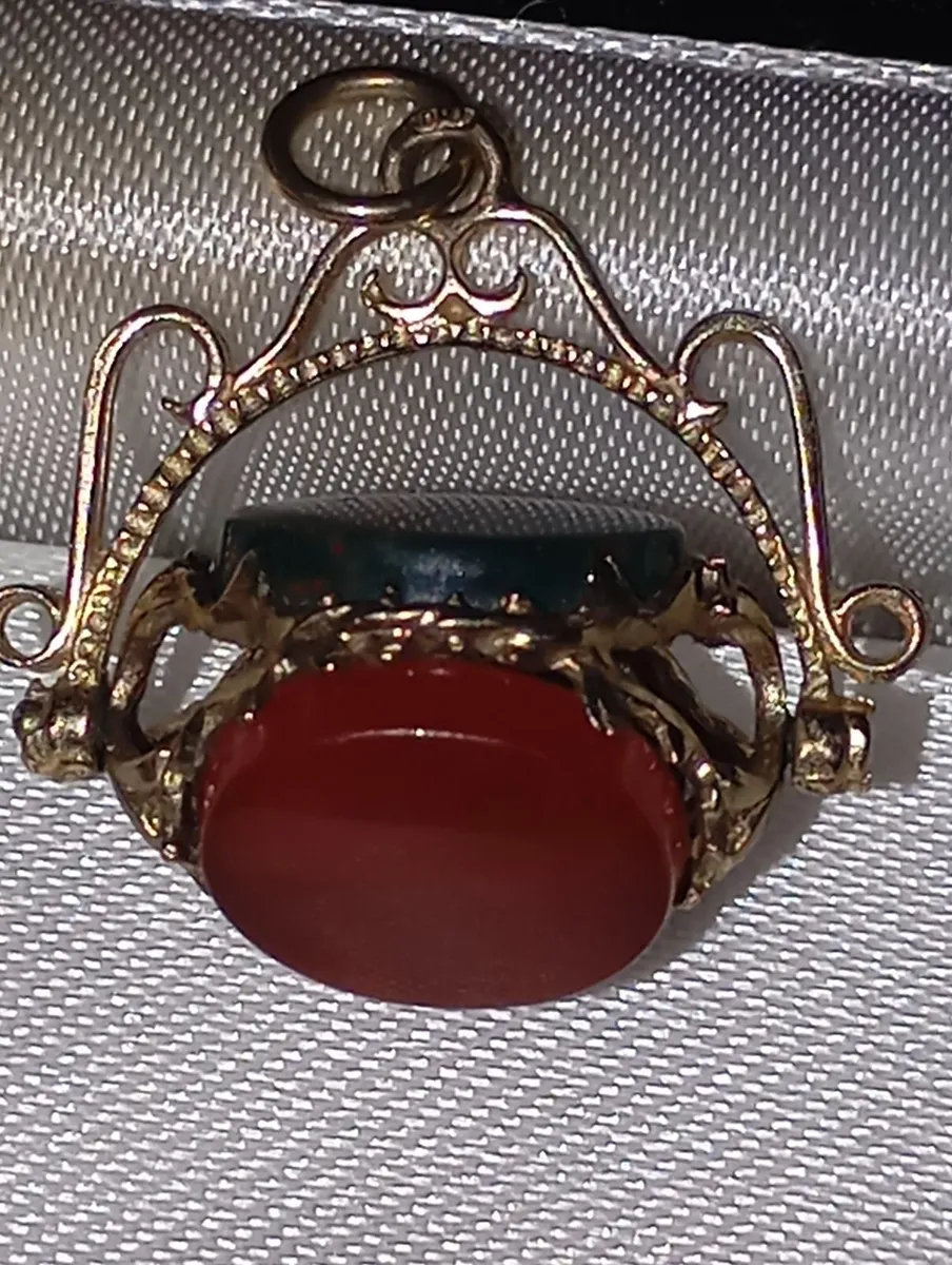 Gold fob spinning pendant - Image 1