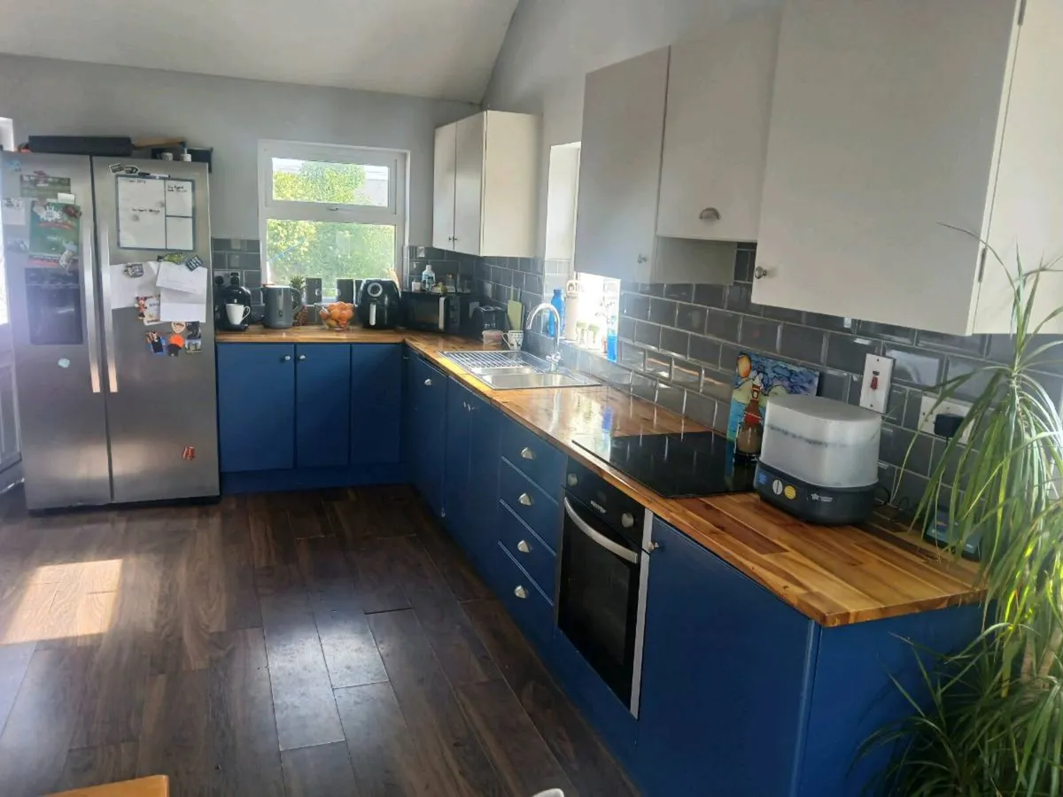 Fitted kitchen/Corner Sofa - Image 1