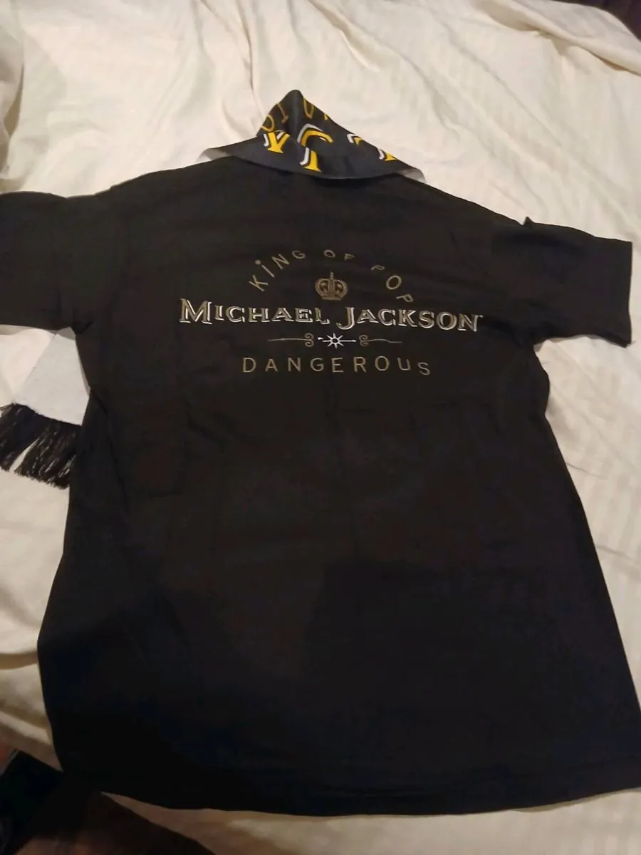 Rare Michael Jackson dangerous world tour t-shirt - Image 2