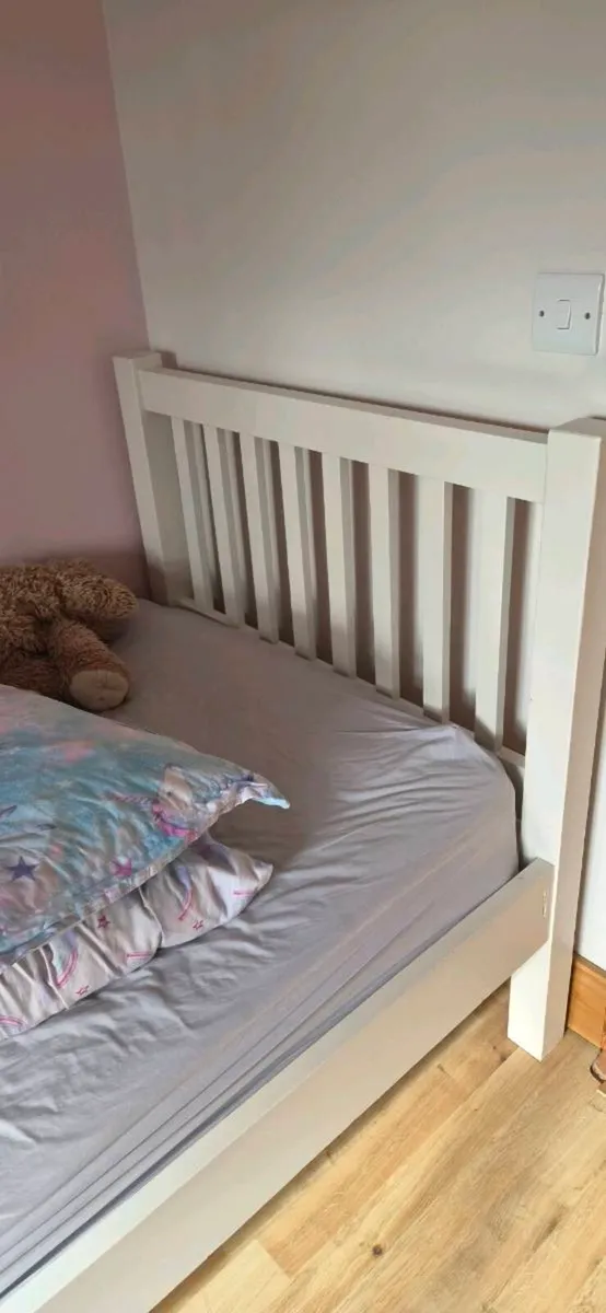 Single bed - Image 2