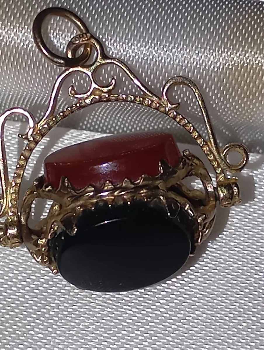 Gold fob spinning pendant - Image 3