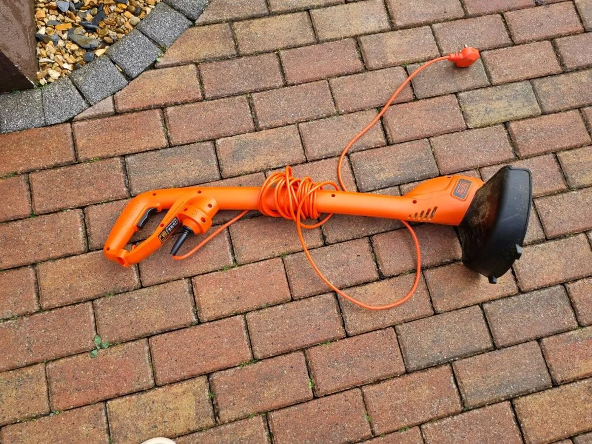 Black decker grass trimmer - Image 1