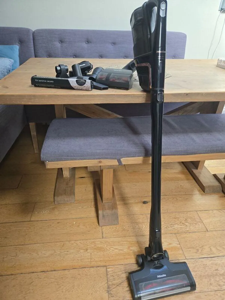 Vacuum Cleaner - Image 2