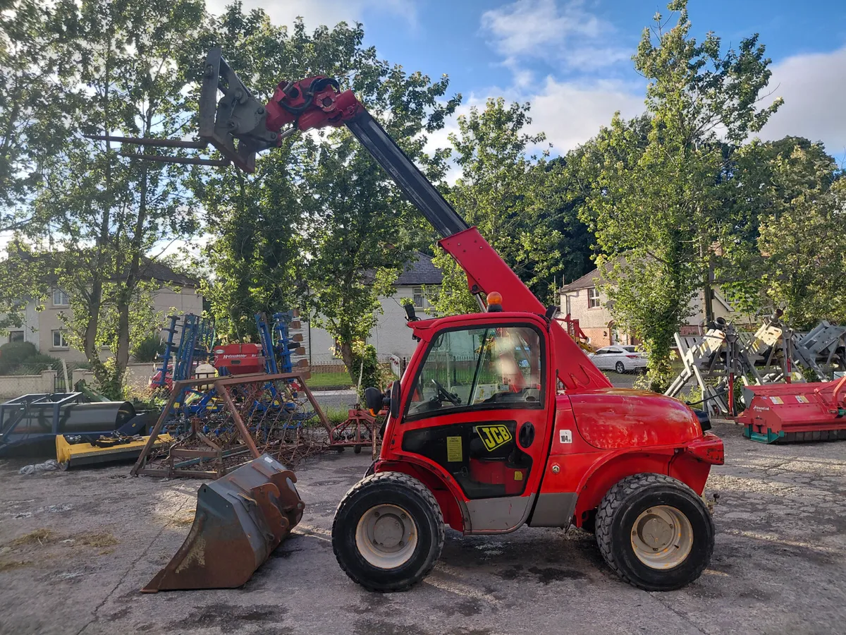 JCB 520 - 40 (2175) hrs - Image 1