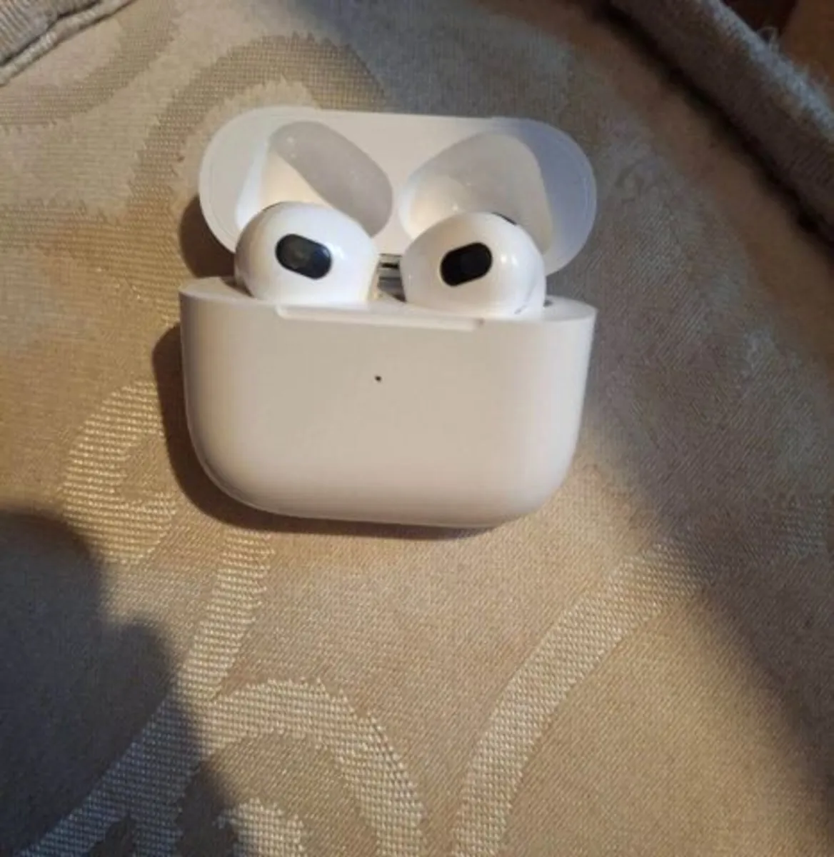 AirPods 3 (A2565)