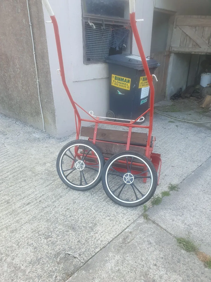 Small road car - Image 2