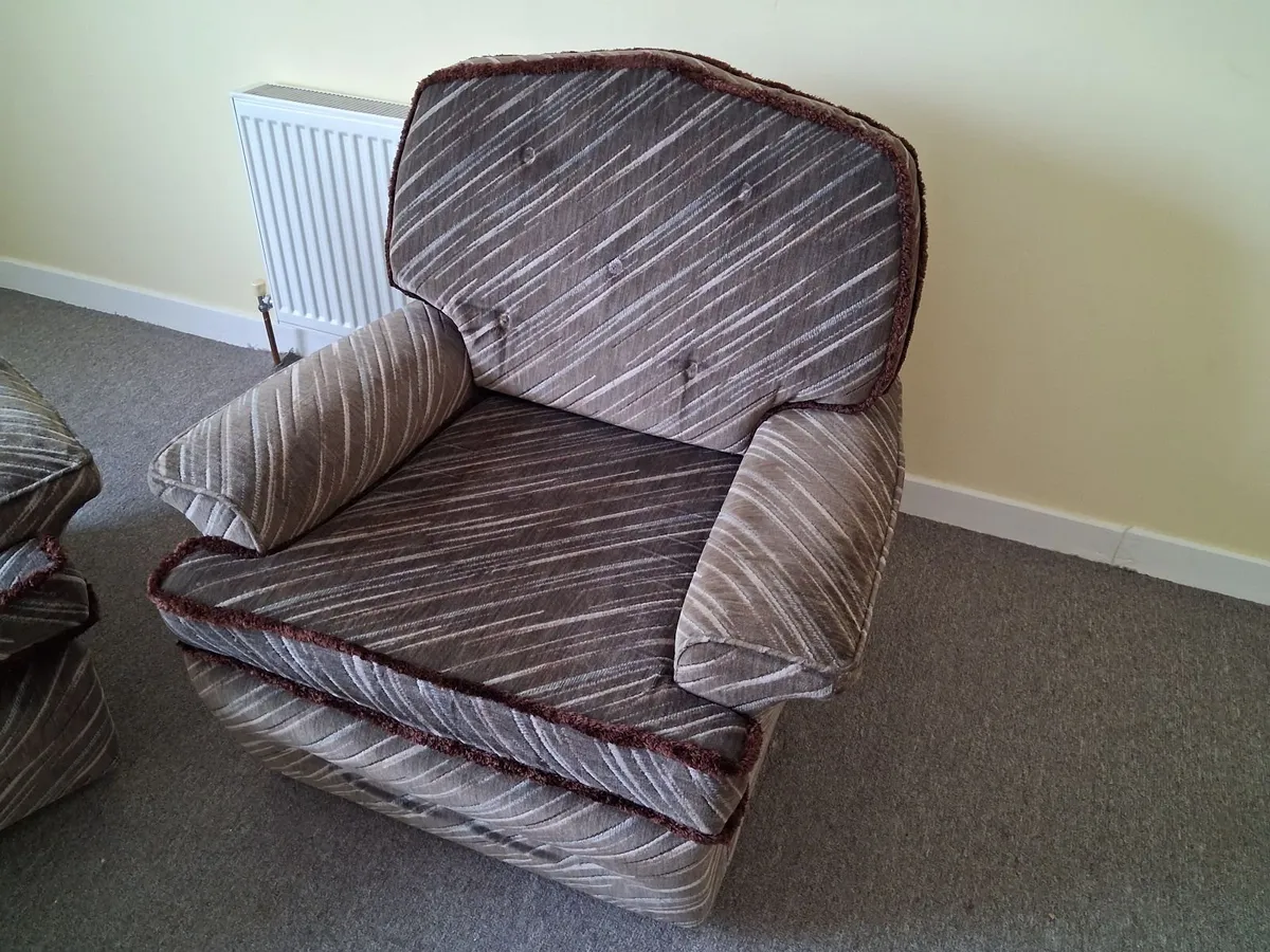 Three Piece Suite - Image 2
