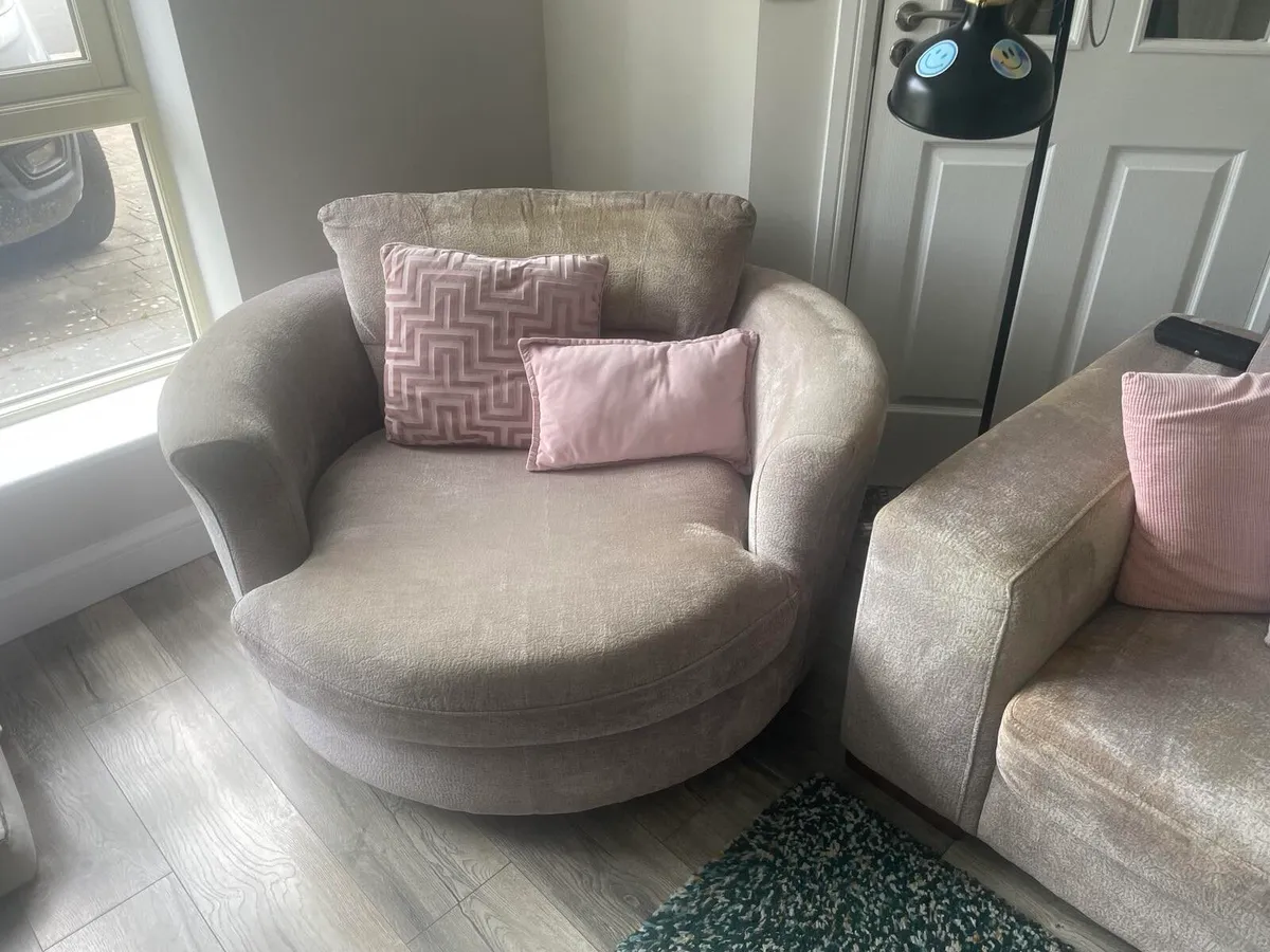 Couch - Image 2