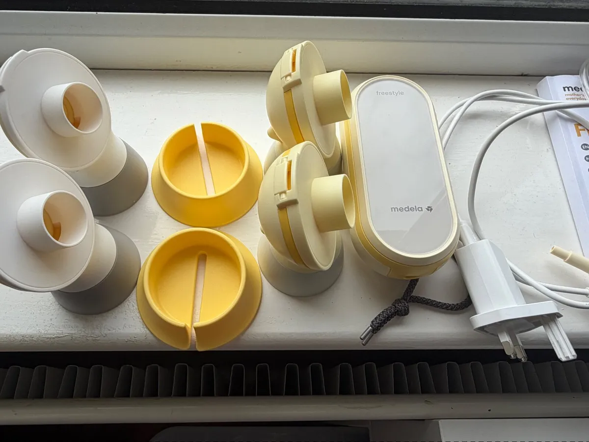 Medela Freestyle double breast pump - Image 3