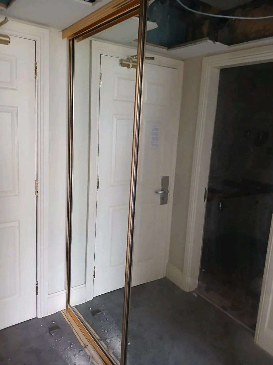 Sliding wardrobe doors/full length mirrors - Image 4