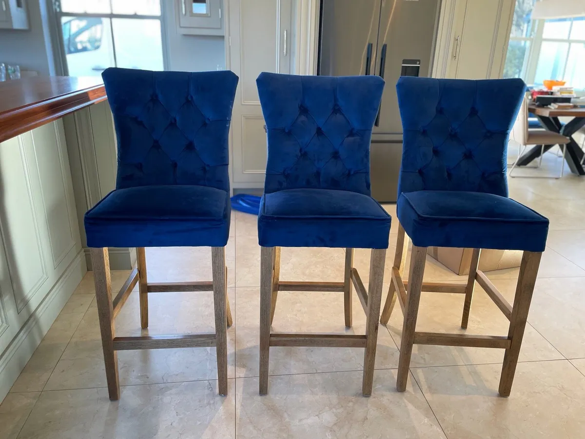 3 Breakfast Bar Stools - Image 1