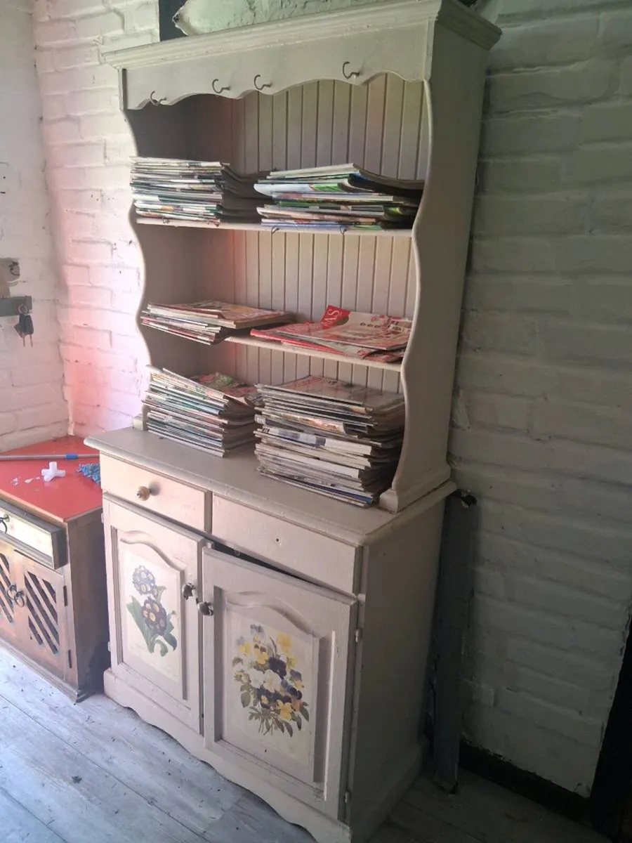 Dressers - Image 1