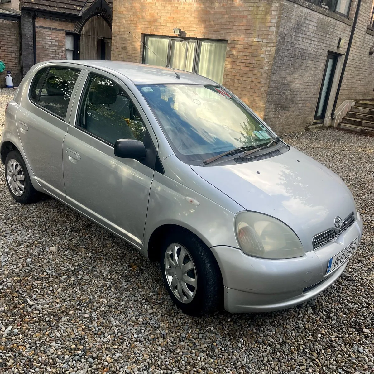 Yaris 2001 - Image 2