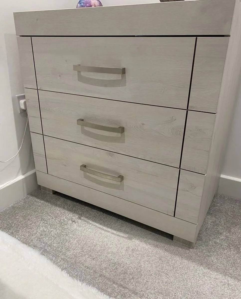 Silver Cross Coastline Oak Nursery Wardrobe & Changing Unit - Image 2